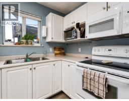 Kitchen - 2562 Wentwich Rd, Langford, BC V9B3N4 Photo 9