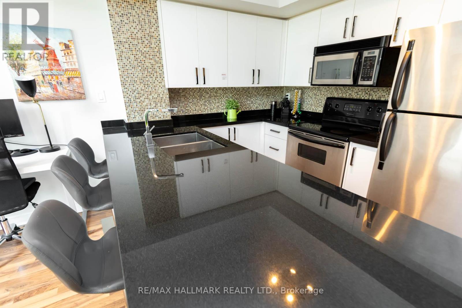#314 21 EARL STREET - Image 13