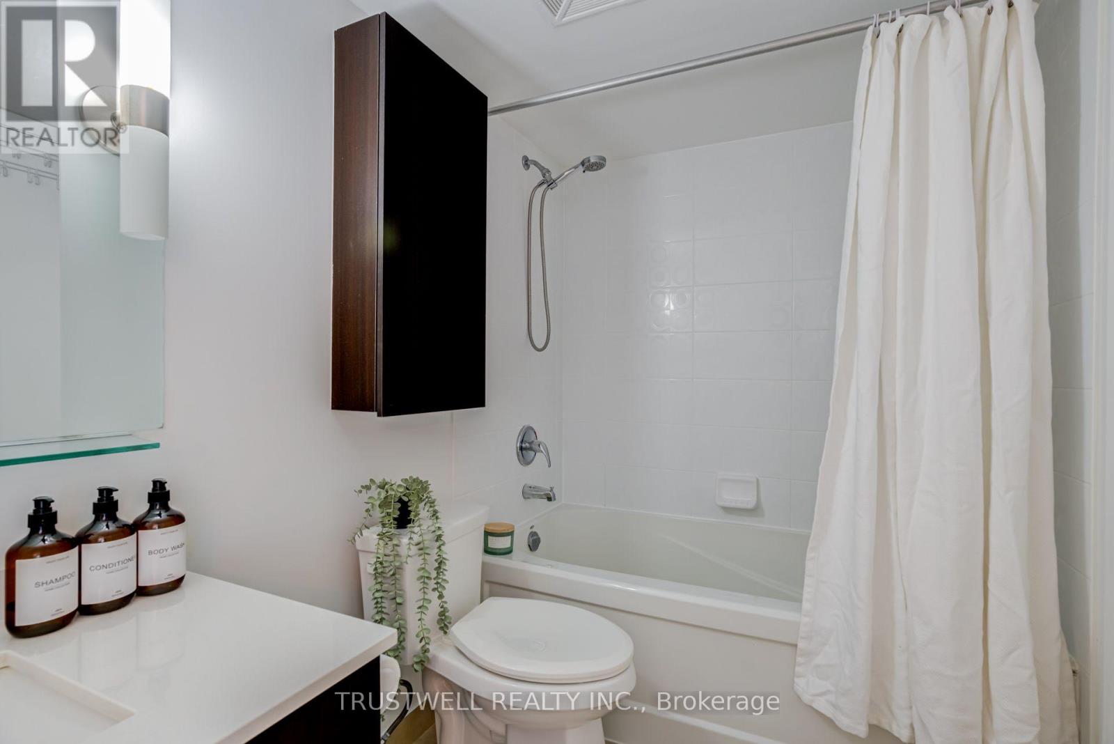 #712 320 RICHMOND STREET E - 21