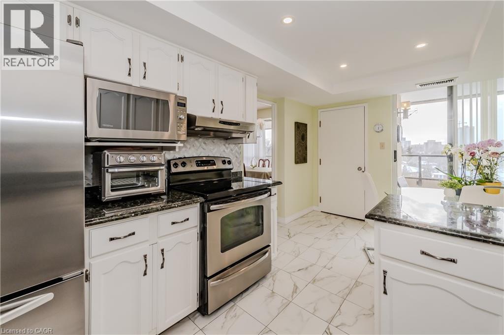 #802 6 WILLOW Street - Image 22