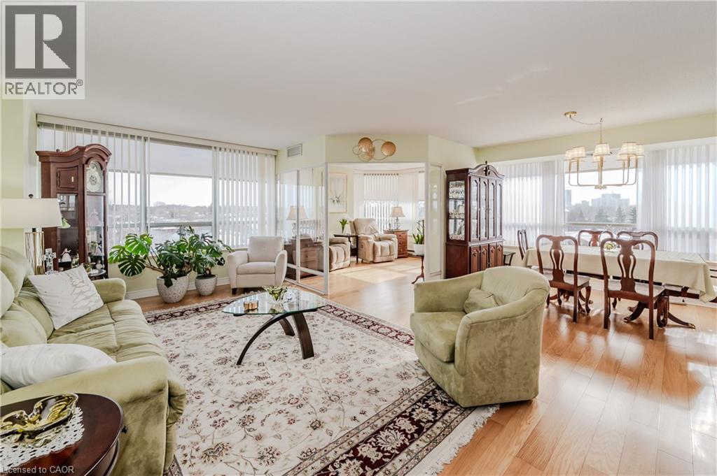 #802 6 WILLOW Street - Image 12