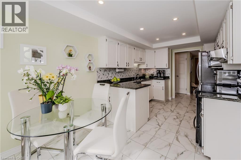 #802 6 WILLOW Street - Image 24
