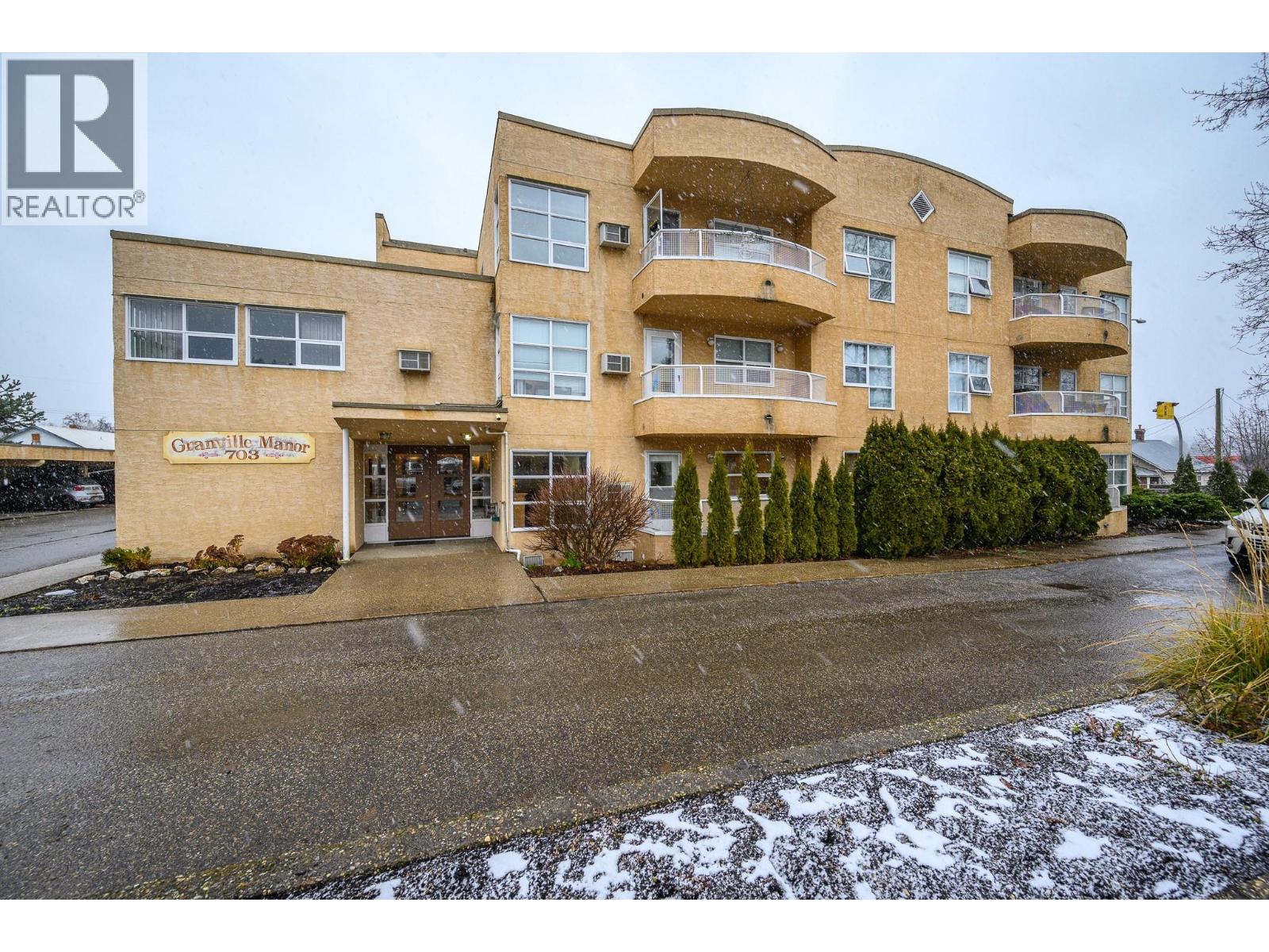 #104 703 Granville Avenue - 4