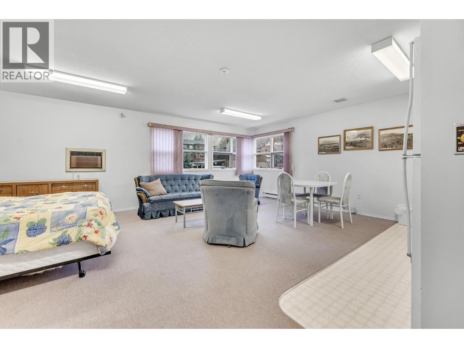 #104 703 Granville Avenue - 19