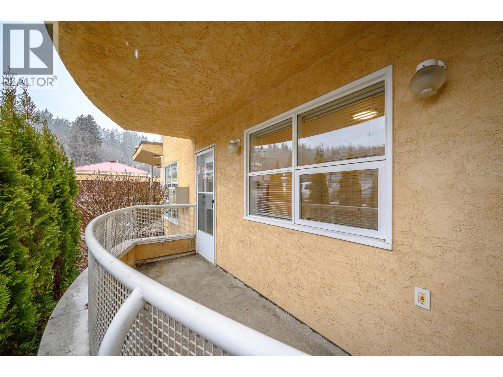 #104 703 Granville Avenue - 29