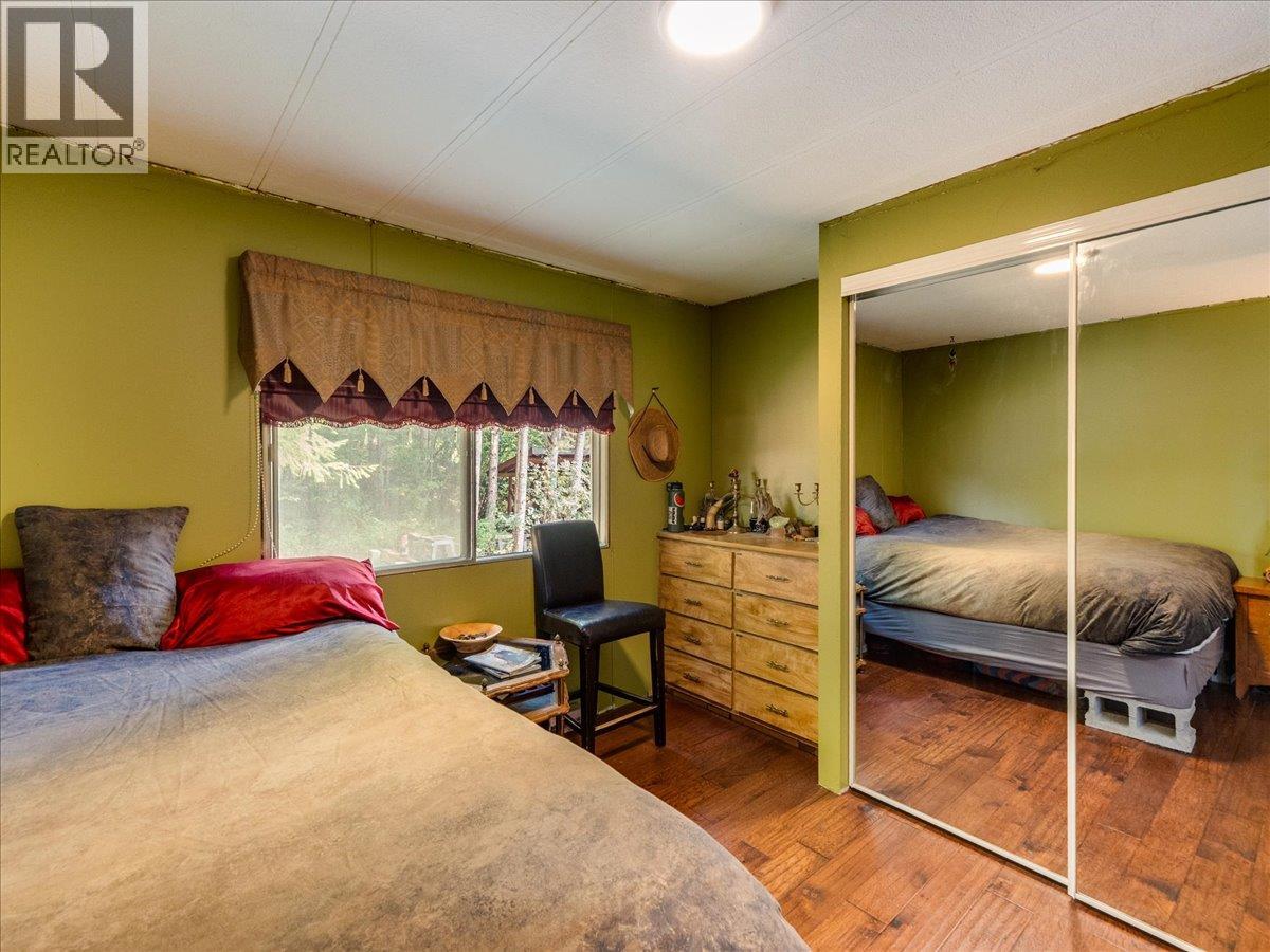 8864 SLOCAN S Road - 24