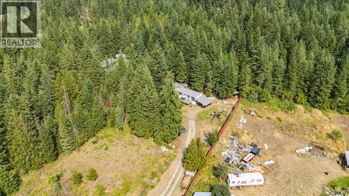 8864 SLOCAN S Road - 4