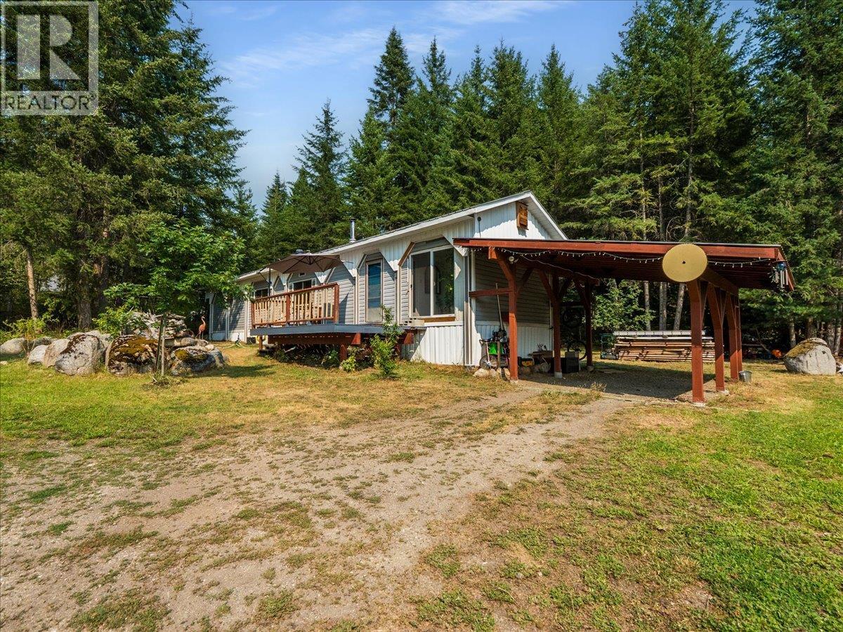 8864 SLOCAN S Road - 36