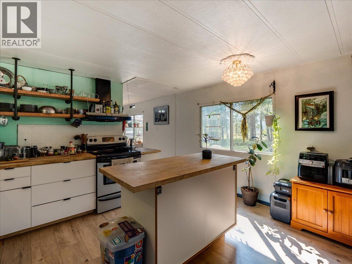 8864 SLOCAN S Road - 13