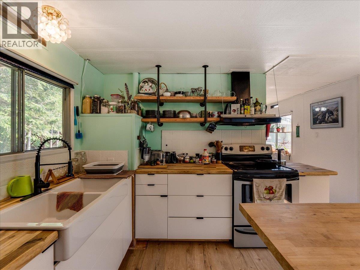 8864 SLOCAN  S Road - Image 5