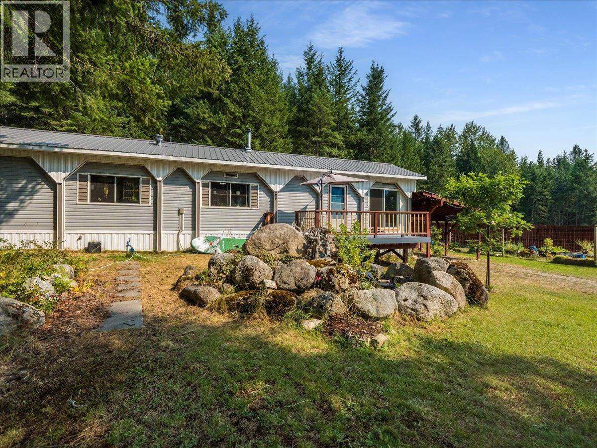 8864 SLOCAN S Road - 39