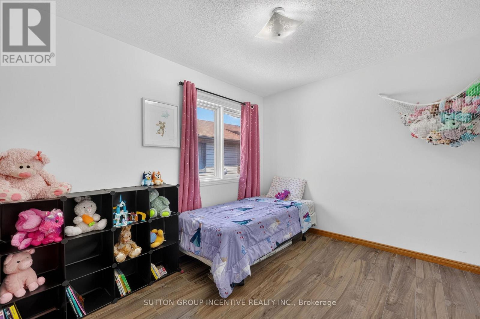 6 RIVERDALE DRIVE - 19