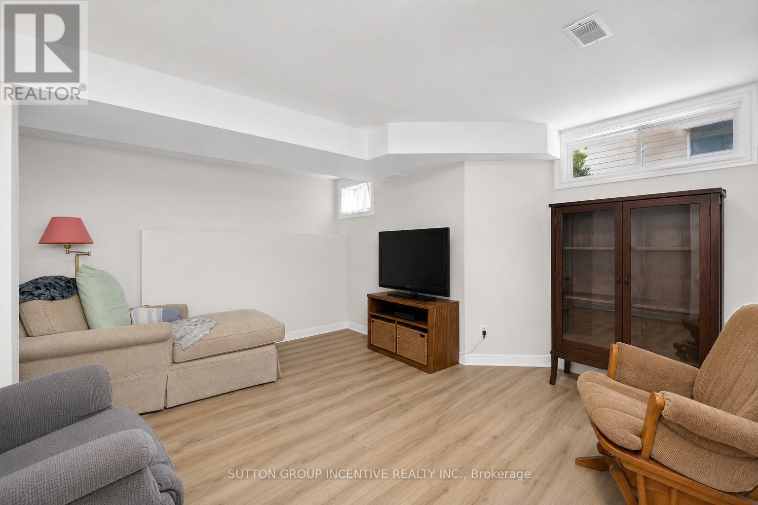 6 RIVERDALE DRIVE - Image 24