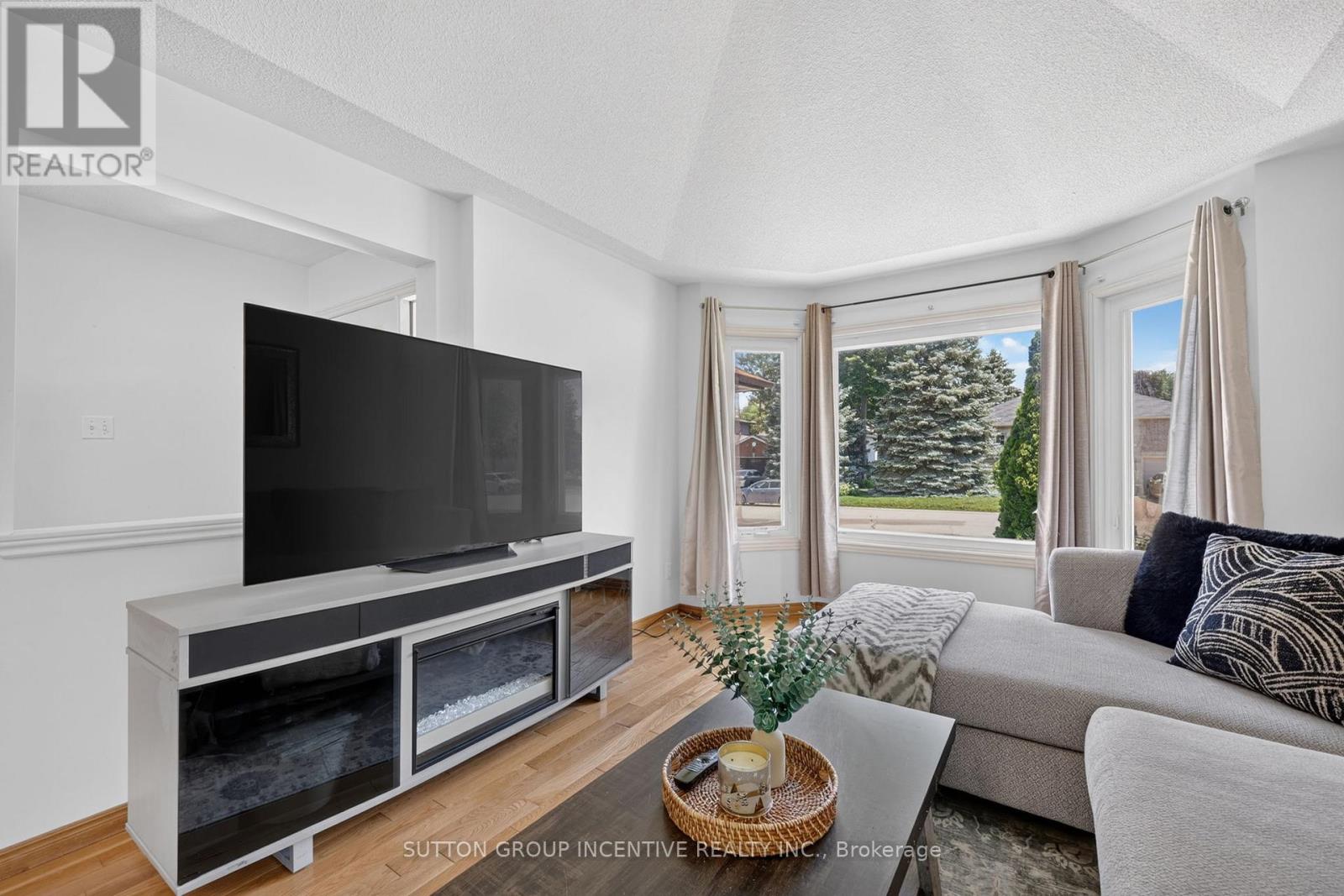 6 RIVERDALE DRIVE - 8