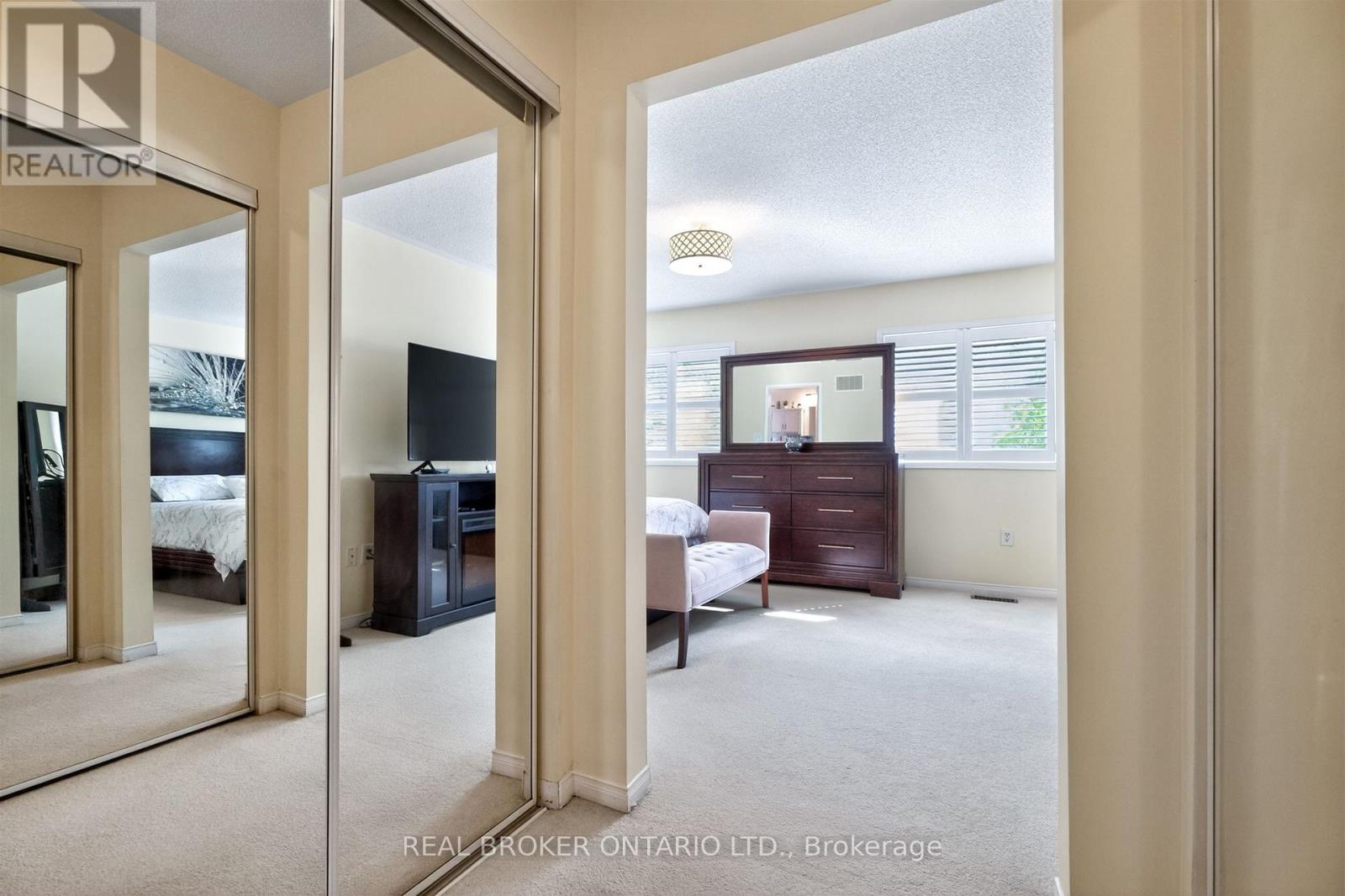 #102 86 JOYMAR DRIVE - Image 27