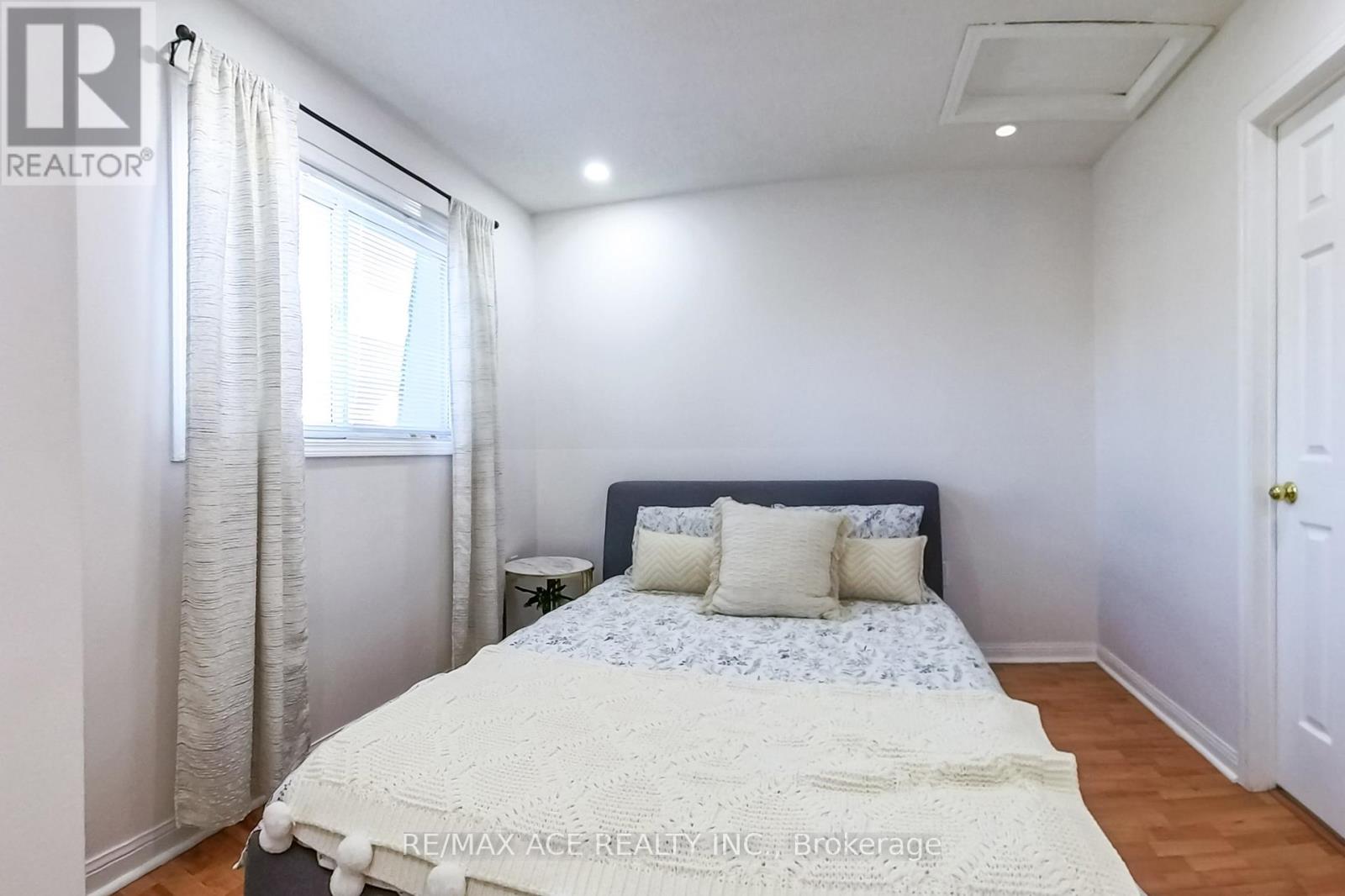 #22 1525 SOUTH PARADE COURT - 24