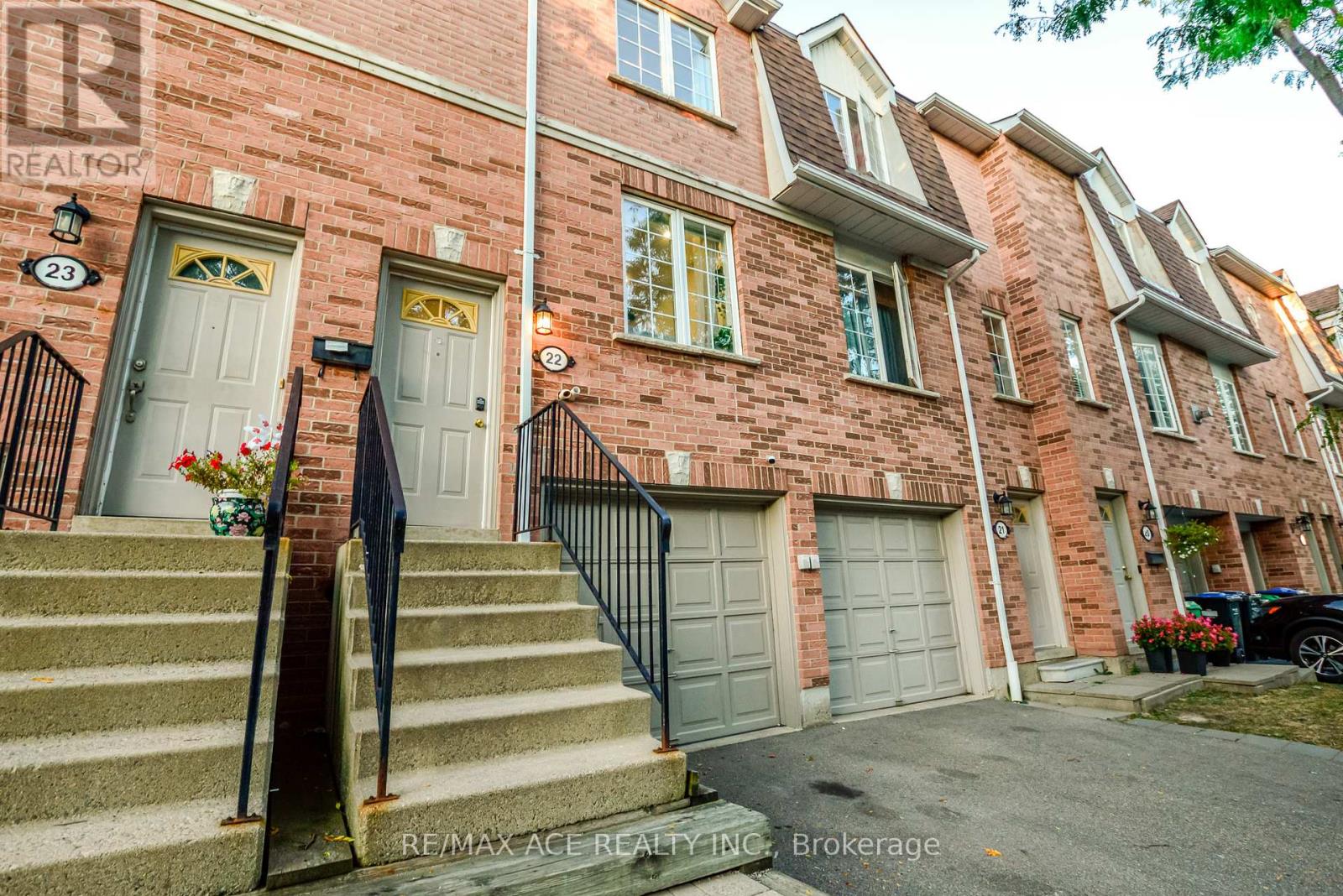 #22 1525 SOUTH PARADE COURT - 3