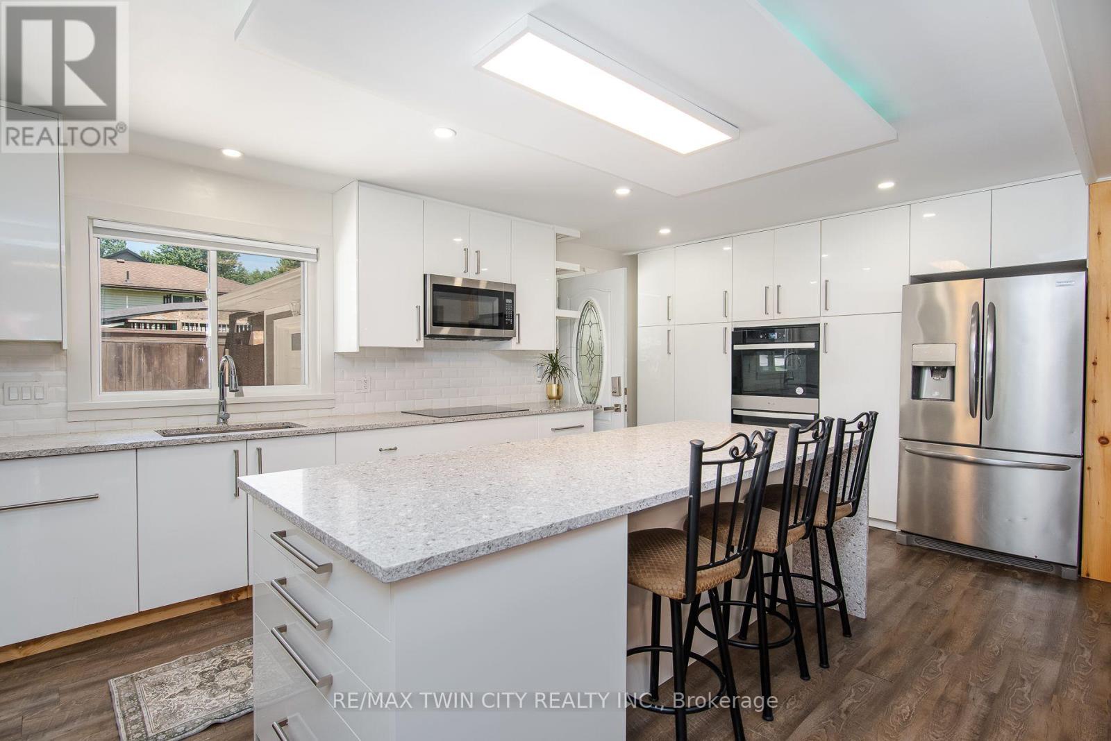 99 JOHN STREET W - Image 12