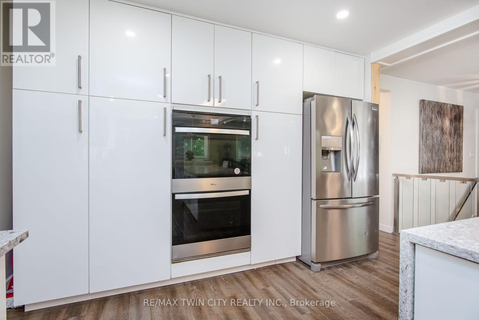 99 JOHN STREET W - Image 13