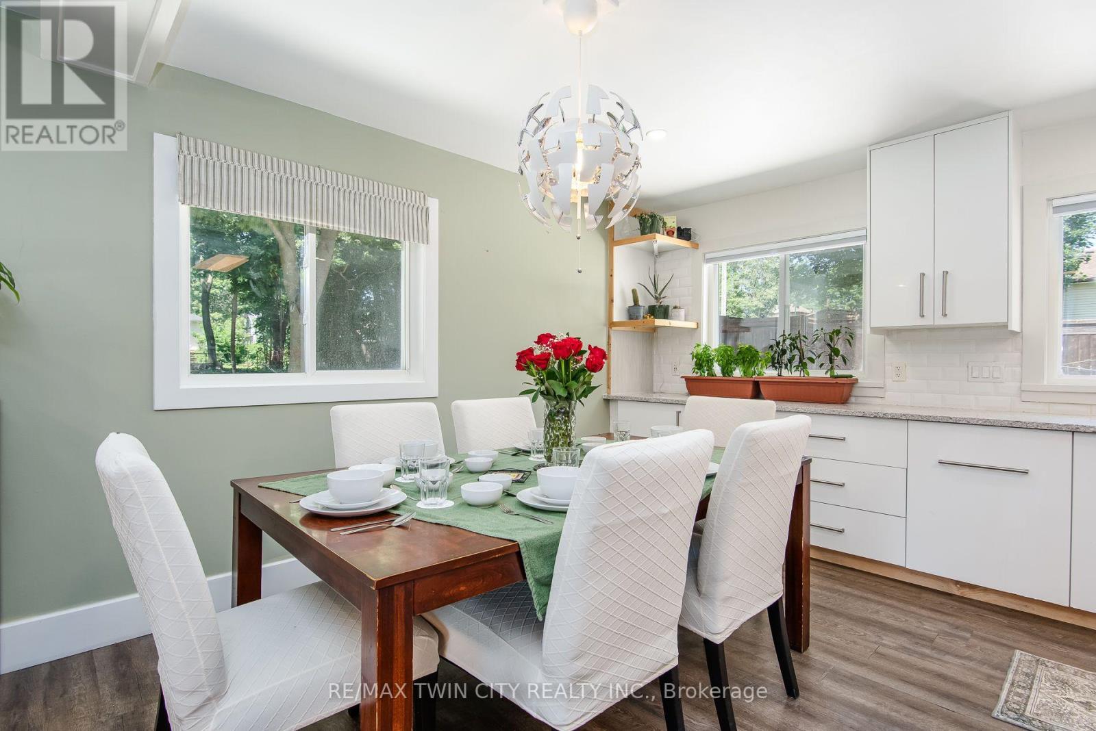 99 JOHN STREET W - Image 15