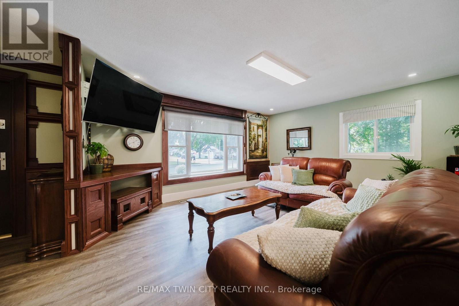 99 JOHN STREET W - Image 17
