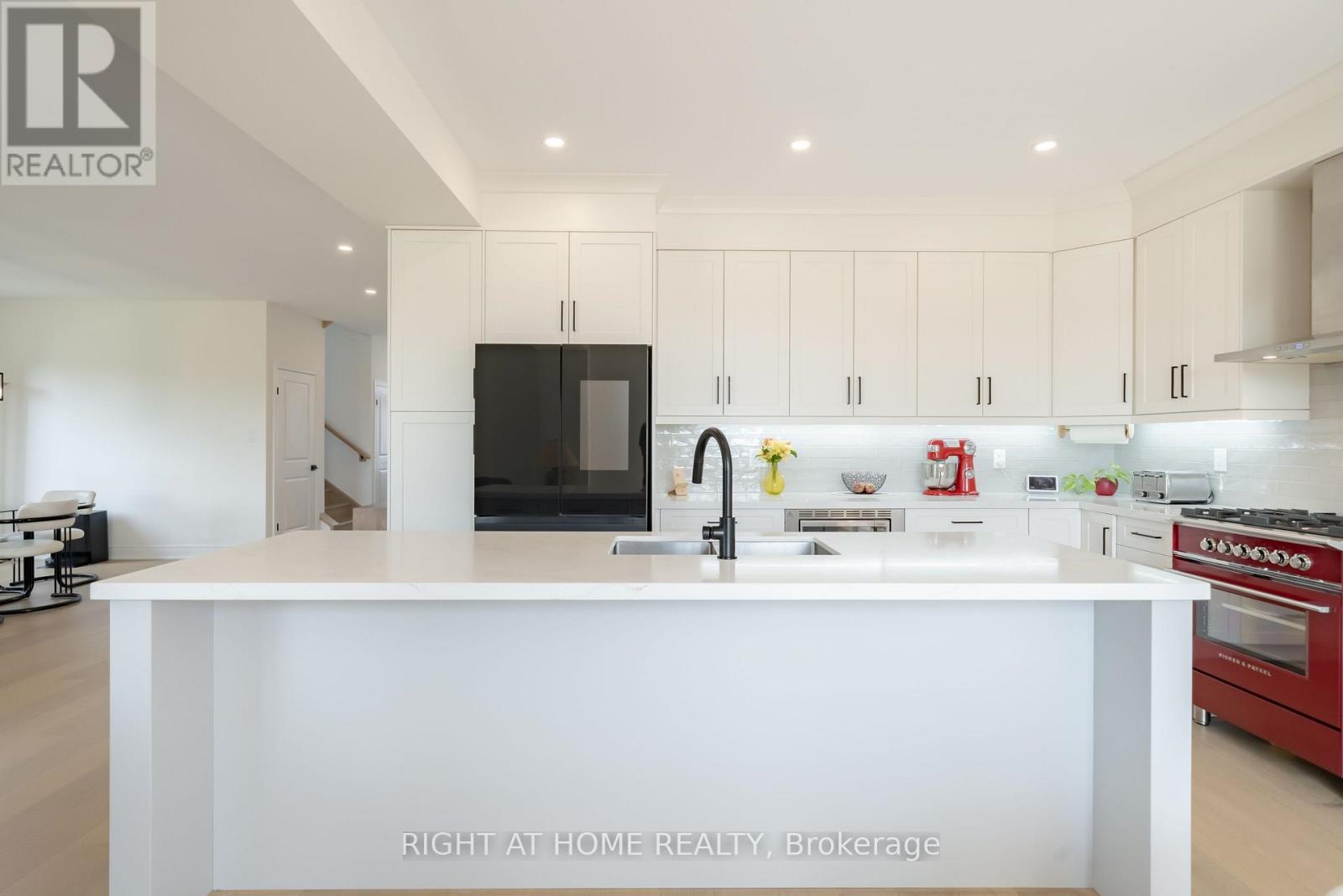 34 HAMPSHIRE PLACE - Image 12