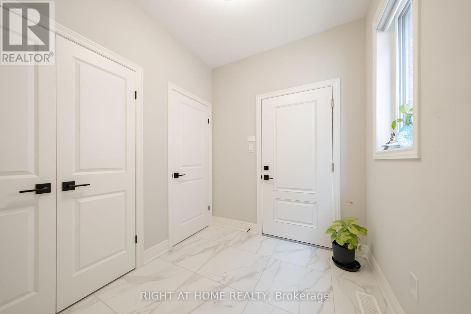34 HAMPSHIRE PLACE - Image 24