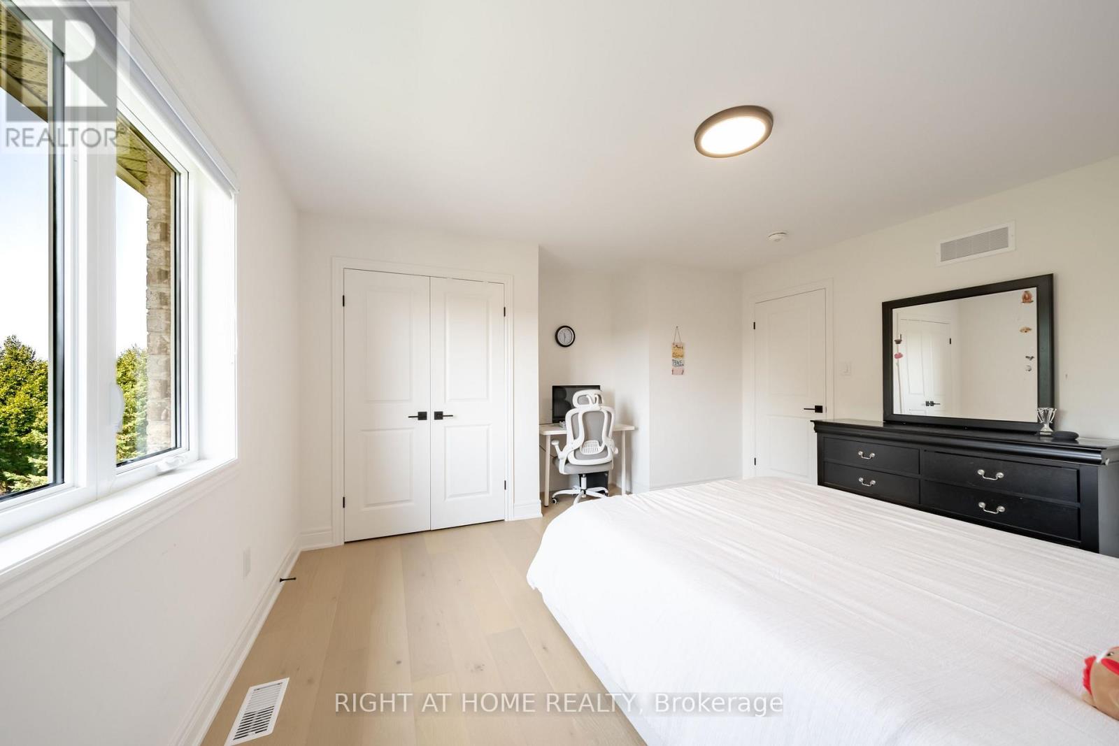 34 HAMPSHIRE PLACE - Image 36