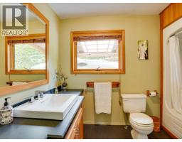 5621 Allen Ave, Powell River, BC V8A4H9 Photo 31