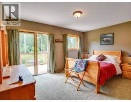 5621 Allen Ave, Powell River, BC V8A4H9 Photo 32