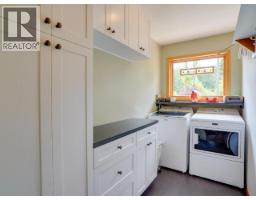 5621 Allen Ave, Powell River, BC V8A4H9 Photo 34