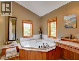 5621 Allen Ave, Powell River, BC V8A4H9 Photo 41
