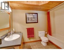 5621 Allen Ave, Powell River, BC V8A4H9 Photo 50