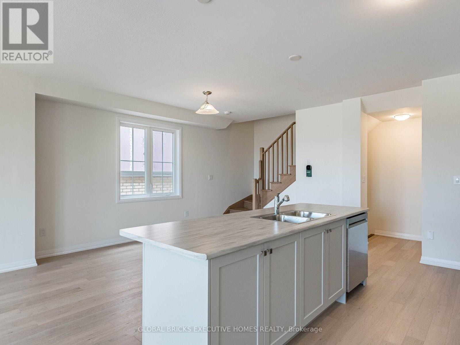 13 CENTRAL MARKET DRIVE - Image 10