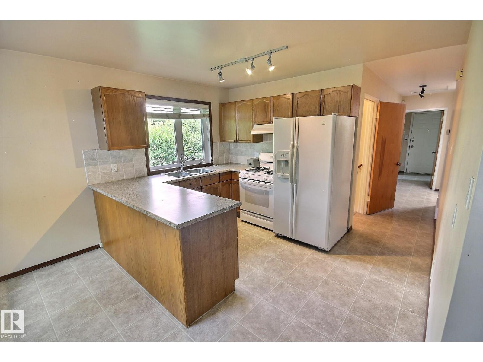 9457 79 ST NW - Image 4
