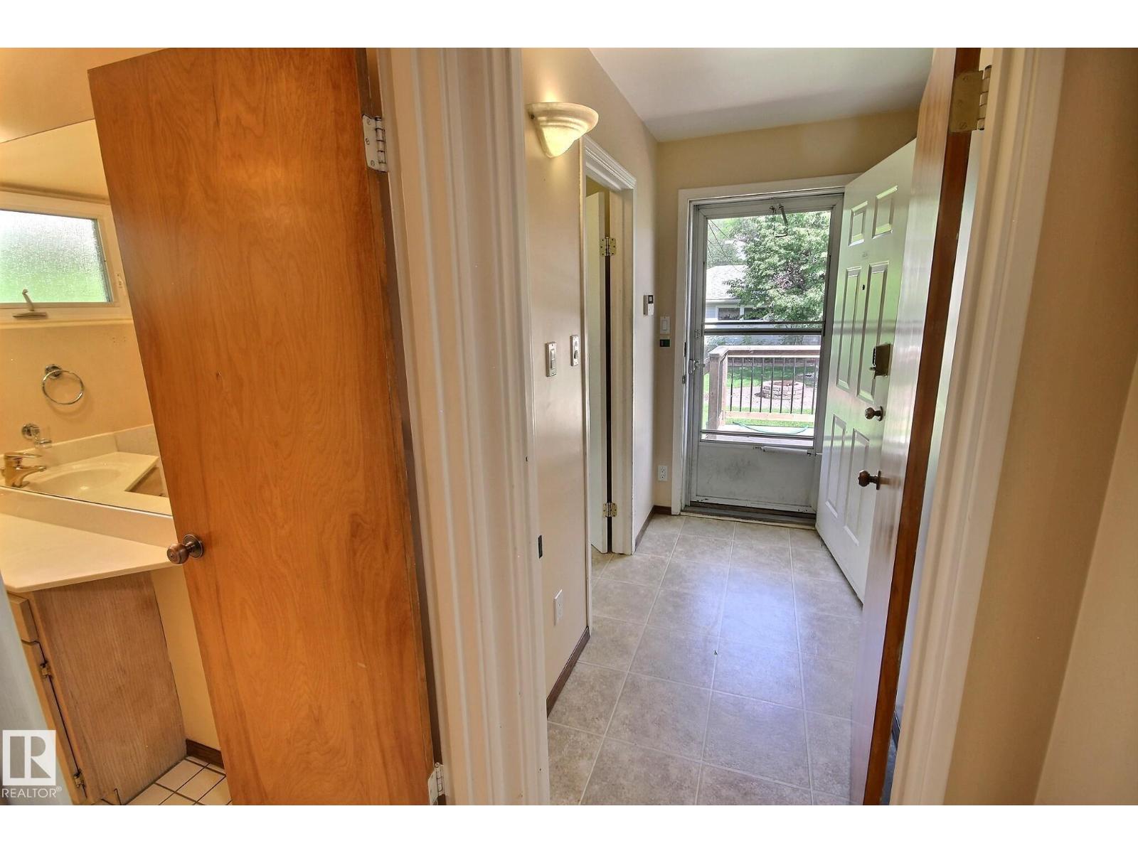 9457 79 ST NW - Image 14