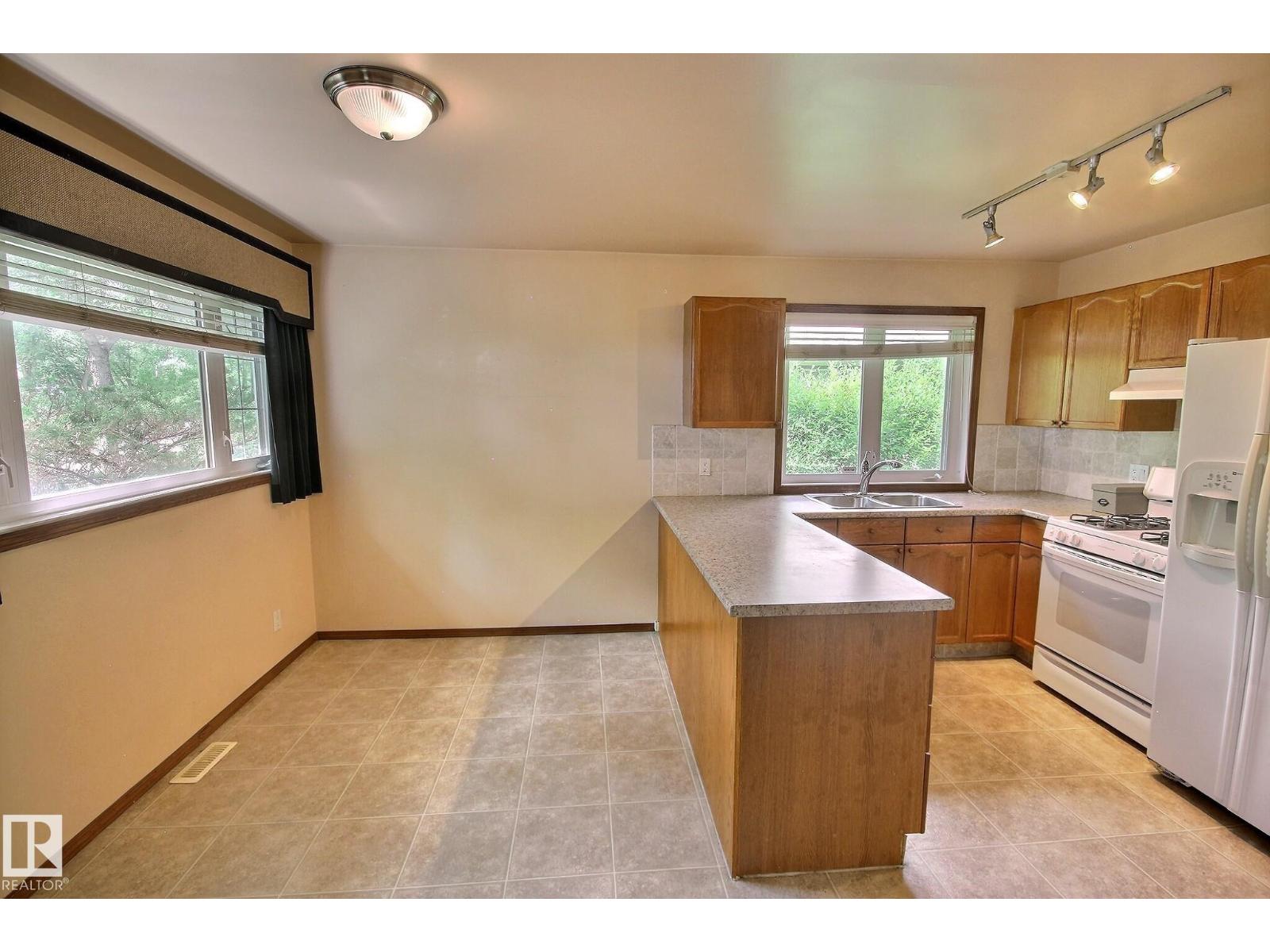 9457 79 ST NW - Image 5