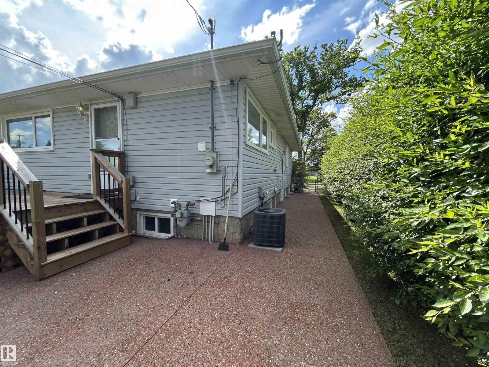 9457 79 ST NW - Image 35