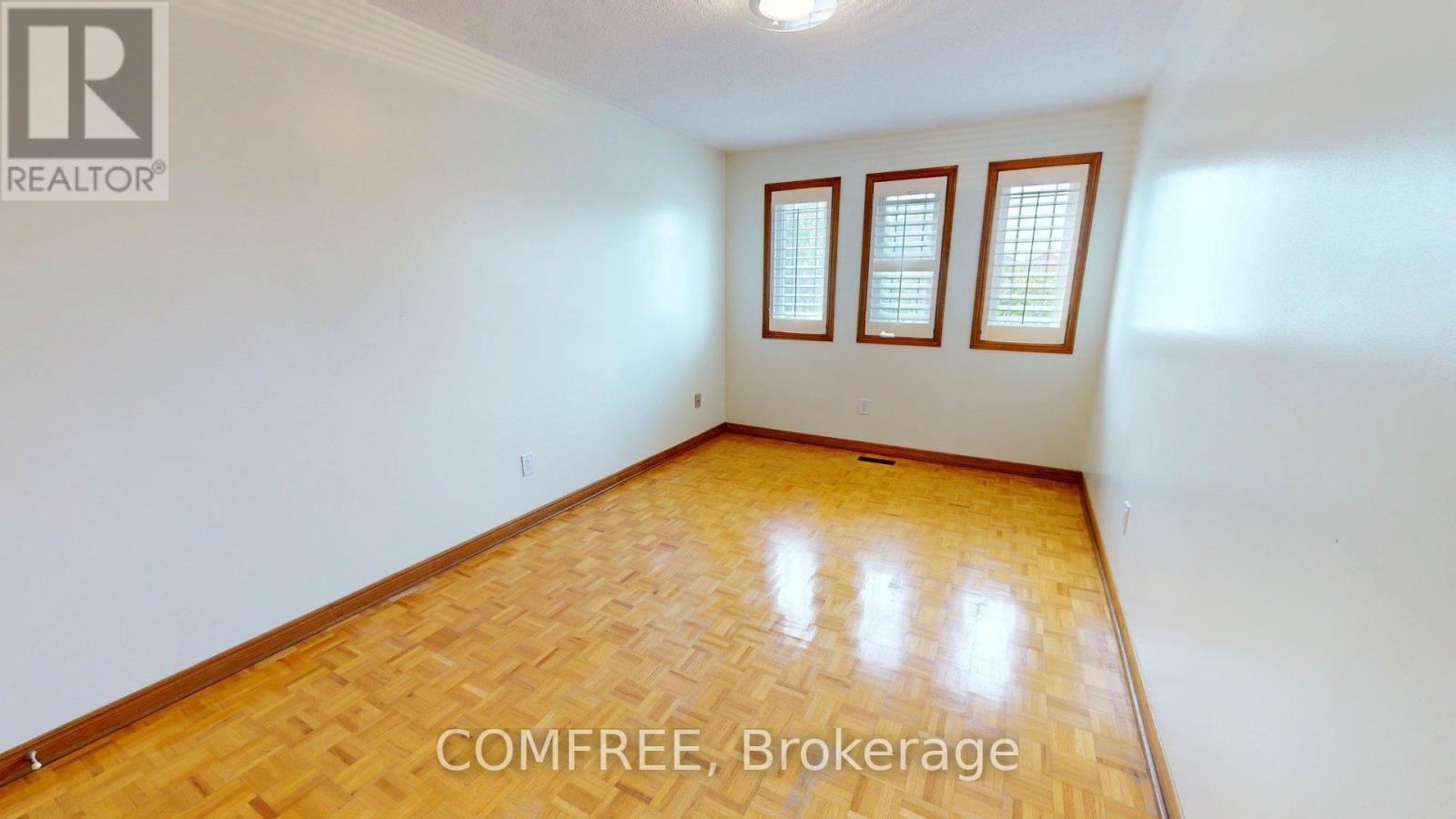 51 VENETIAN CRESCENT - 19