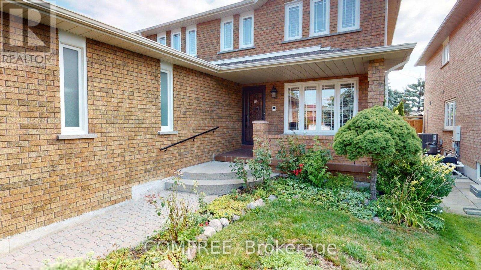 51 VENETIAN CRESCENT - 2