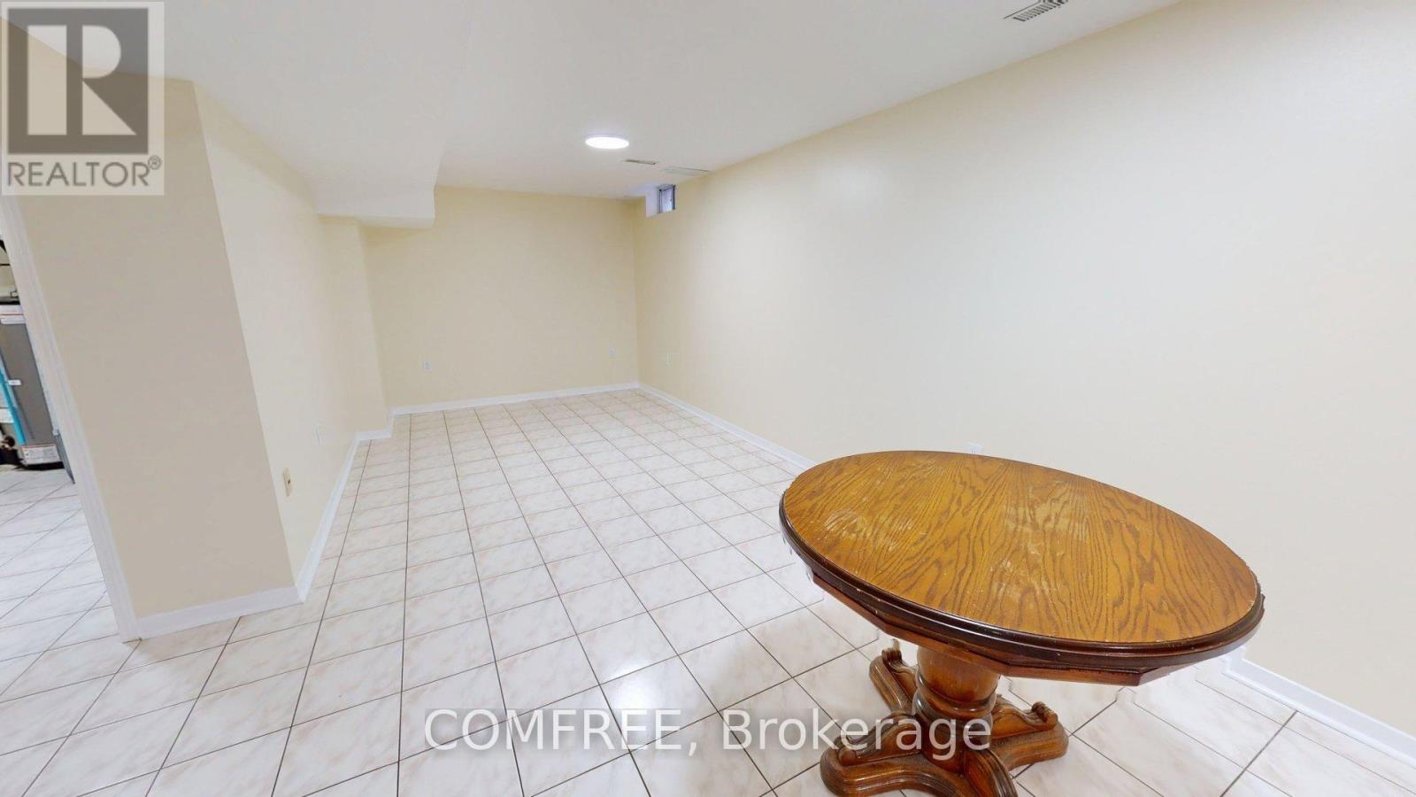 51 VENETIAN CRESCENT - 26