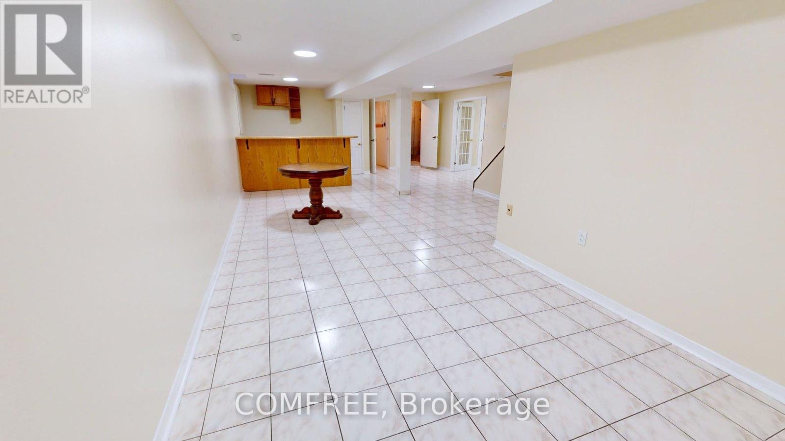 51 VENETIAN CRESCENT - 27