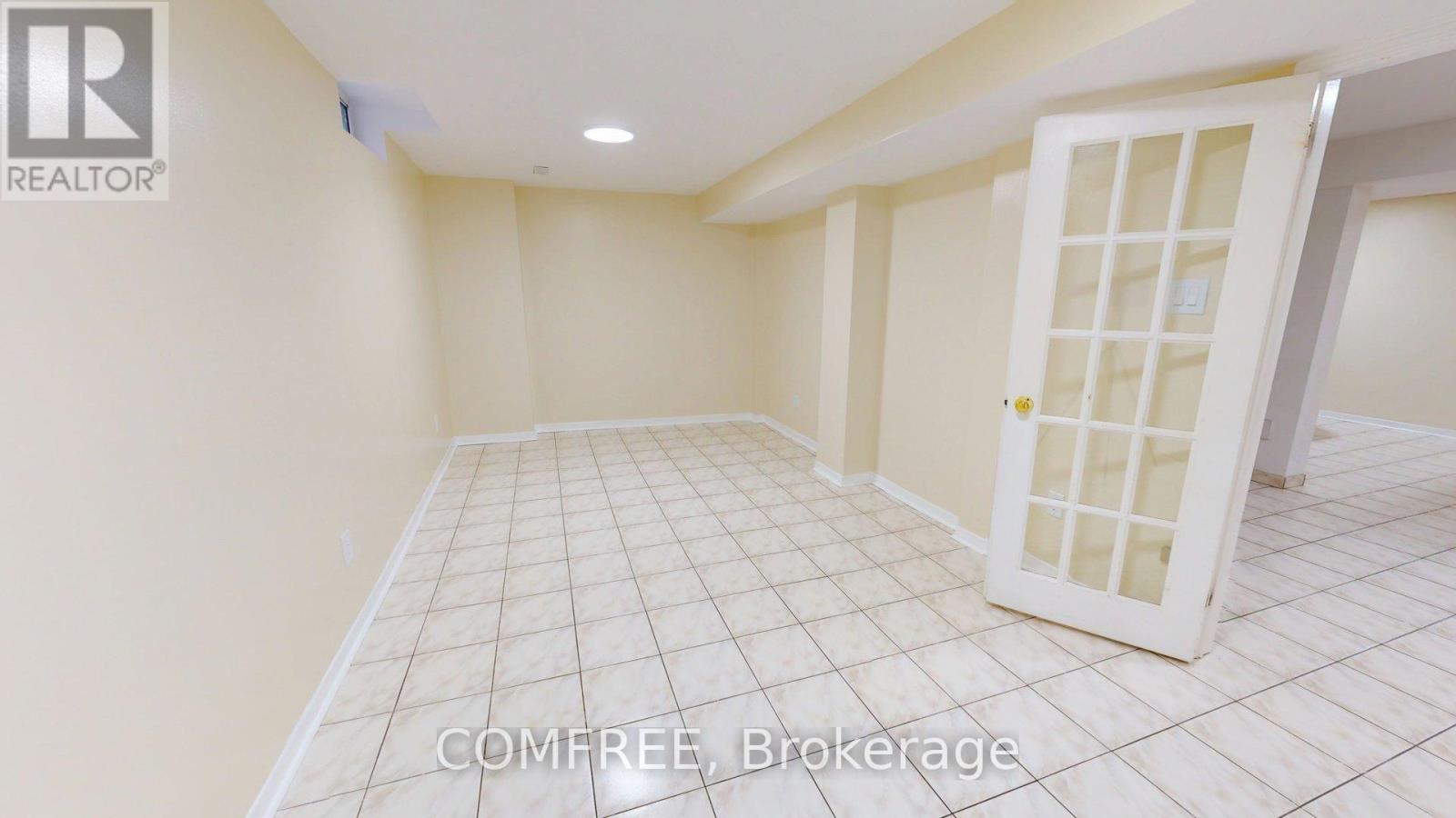 51 VENETIAN CRESCENT - 31