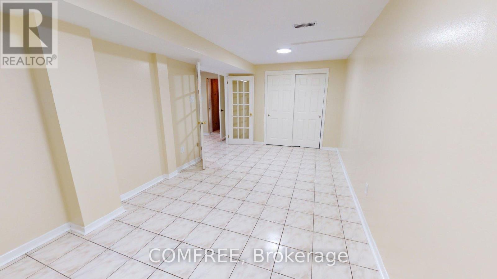 51 VENETIAN CRESCENT - Image 32