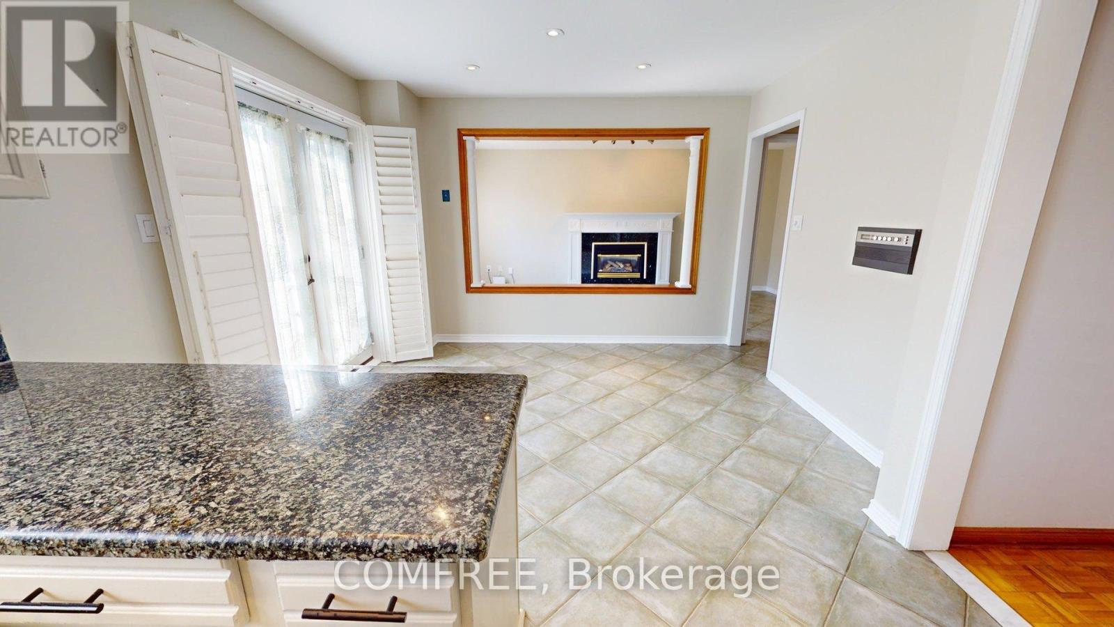 51 VENETIAN CRESCENT - 8
