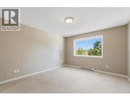 Living room - 900 Georgia Ave, Nanaimo, BC V9R5W8 Photo 13