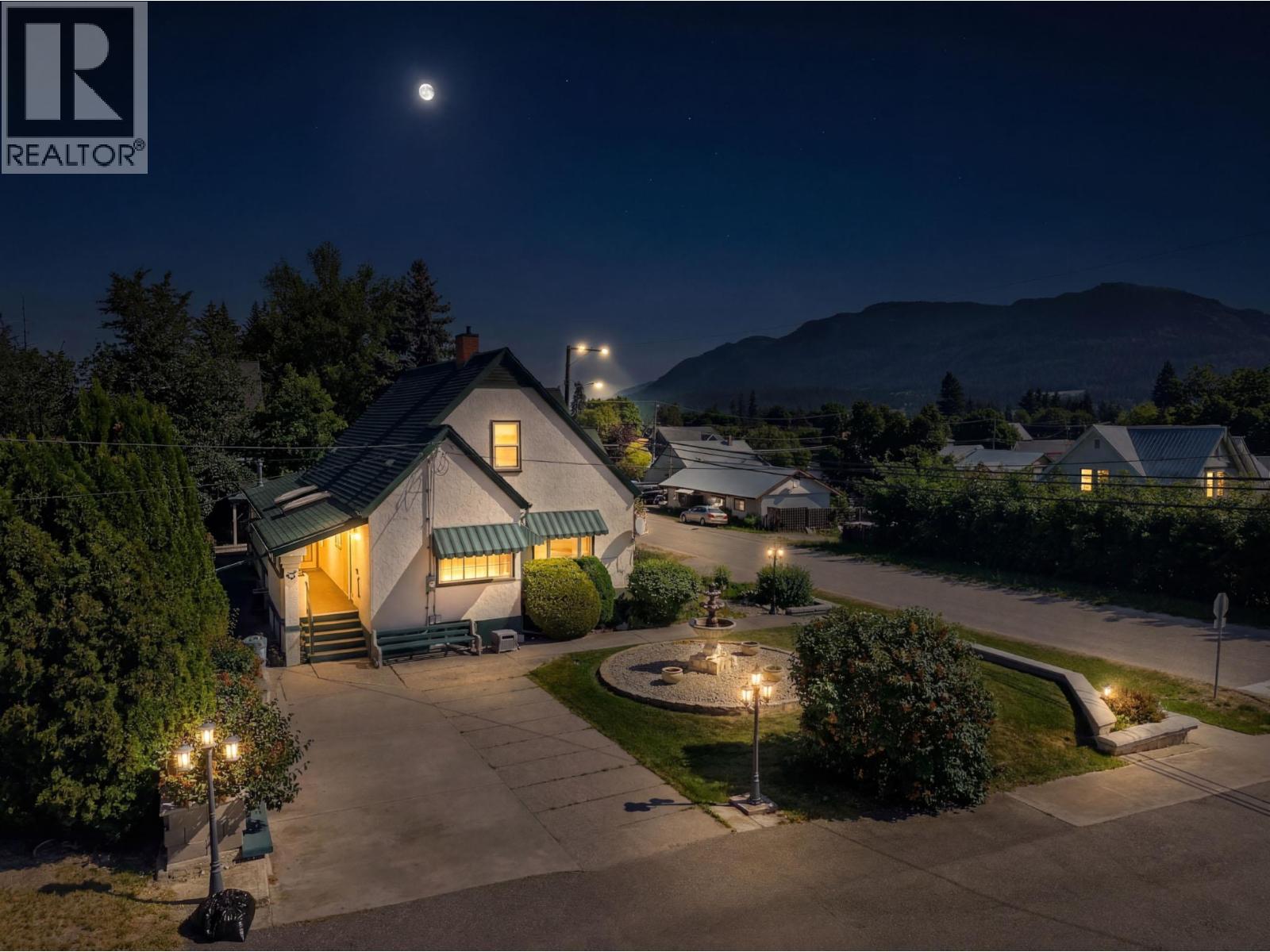 900 Sicamous Street - 8