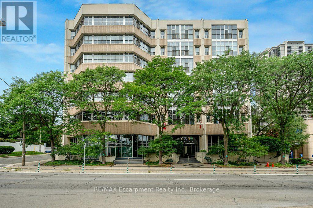 #107 66 BAY STREET S - 1