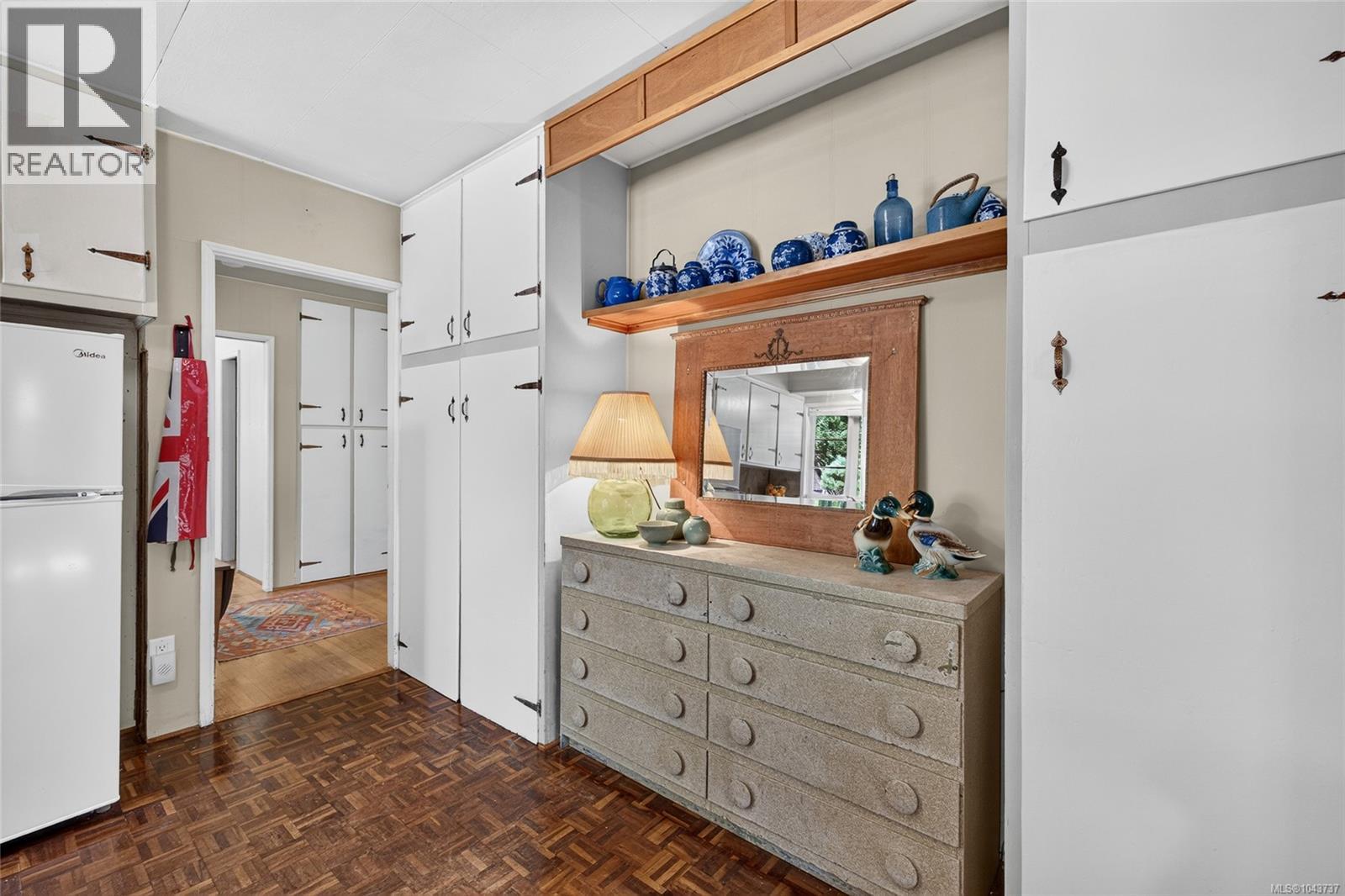 1390 Laurel Rd - Image 15