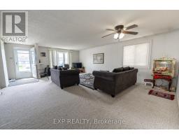 Living room - 6 Hickling Trail, Barrie, ON L4M5V7 Photo 7